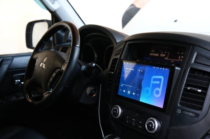 Mitsubishi Pajero 2013 - установка андройд-магнитолы Teyes CC3L 4/32 с подключением к штатному усилителю