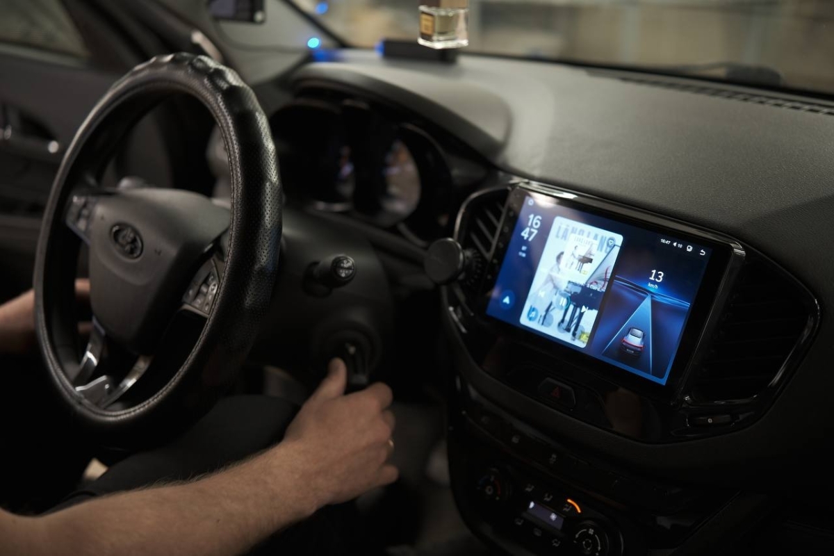 Lada Vesta - установка андроид-магнитолы Teyes с камерой заднего вида и заправка кондиционера