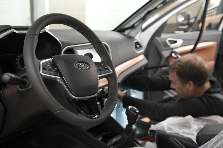 Lada Vesta - установка автосигнализации Pandora dx-9x, видеорегистратора и тонировка