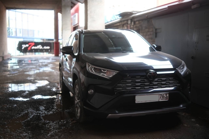 Toyota RAV4 - шумоизоляция передних дверей и тонировка заднего отсека