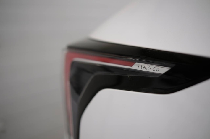 Lada Vesta - бронеплёнка капот целиком, фары и часть крыши