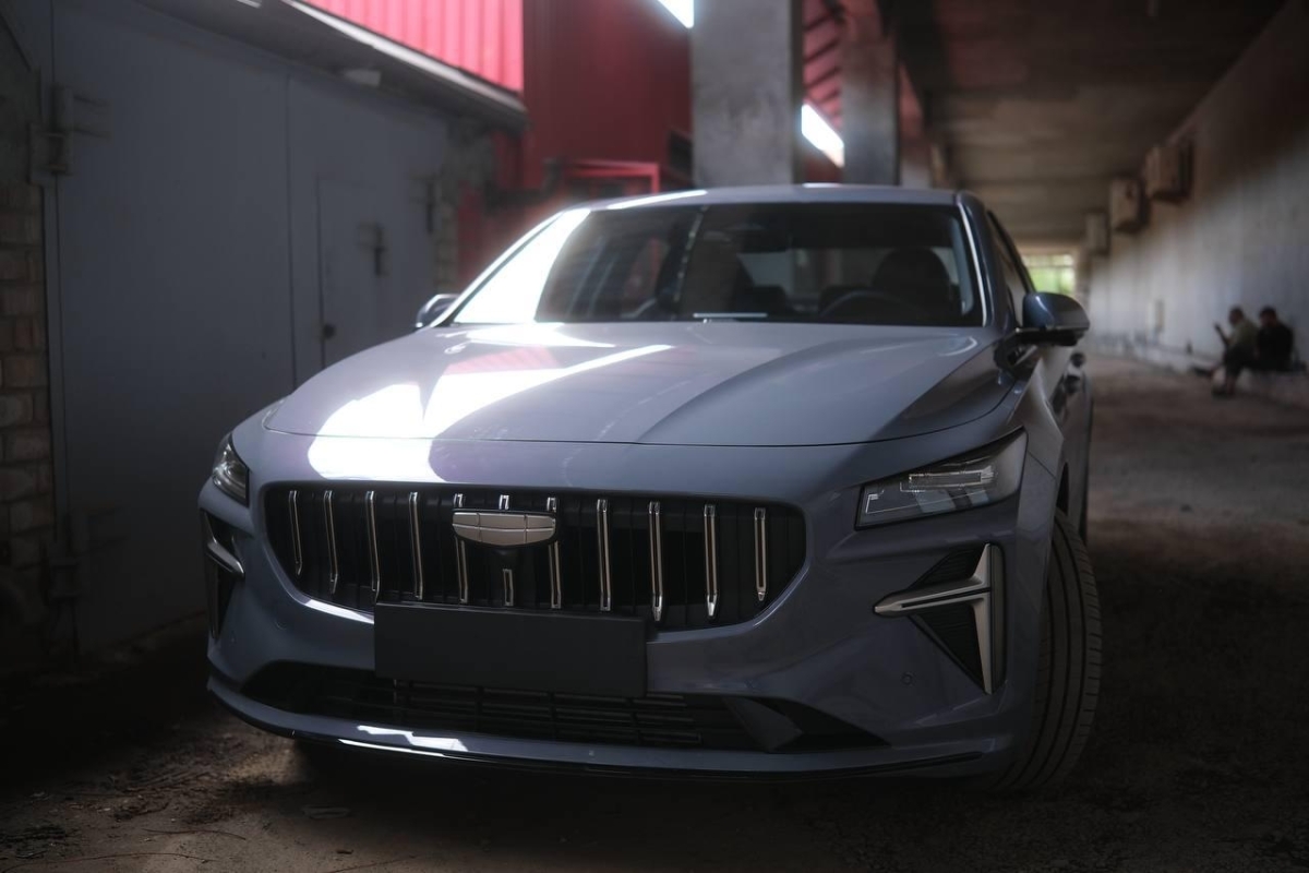 Geely Preface - тонировка заднего отсека пленкой Luxman HPX 5%