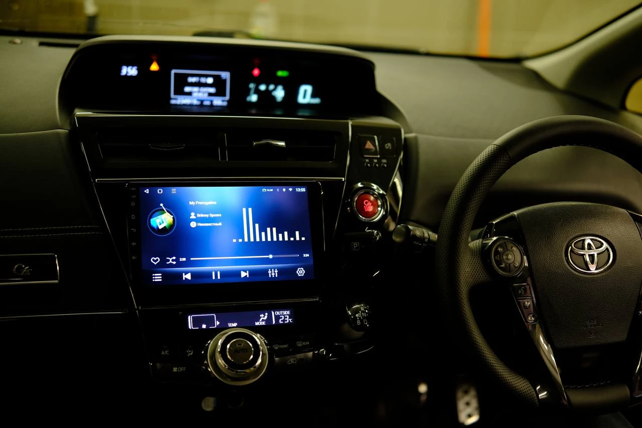 Toyota Prius 2011 - установка Android-магнитолы с камерой заднего вида Toyota Prius 2011 - установка Android-магнитолы с камерой заднего вида