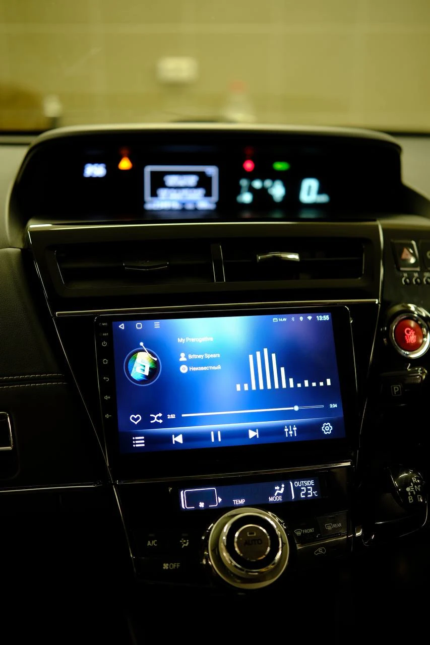 Toyota Prius 2011 - установка Android-магнитолы с камерой заднего вида Toyota Prius 2011 - установка Android-магнитолы с камерой заднего вида